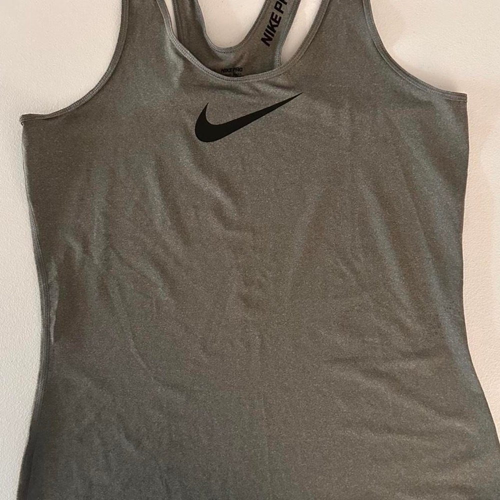 Nike woman's pro dry fit tank size XL